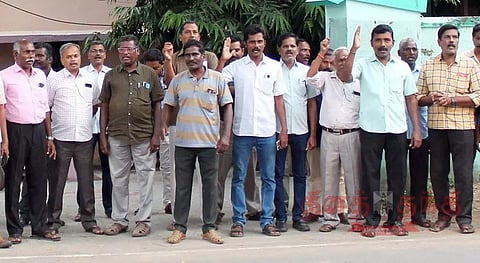 திருவாரூரில், மின்வாரிய ஊழியர்கள் ஆர்ப்பாட்டம்