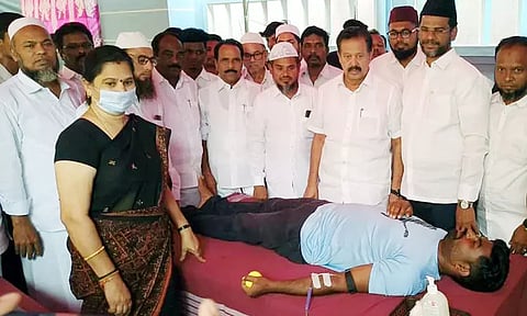 ரத்ததானம் செய்ய அனைவரும் முன்வர வேண்டும்