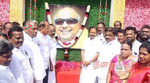 கருணாநிதி உருவப்படத்துக்கு, ராஜேந்திரன் எம்.எல்.ஏ. மாலை அணிவித்து மரியாதை