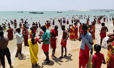 குலசேகரபட்டினம் தசரா திருவிழா: அன்னை முத்தாரம்மன் இன்று கஜலட்சுமி திருக்கோலத்தில் பவனி