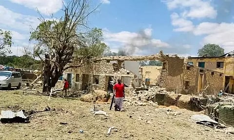 சோமாலியா: அரசு அலுவலகத்தில் இரட்டை குண்டு வெடிப்பு; சுகாதாரத்துறை மந்திரி உள்பட 12 பேர் பலி