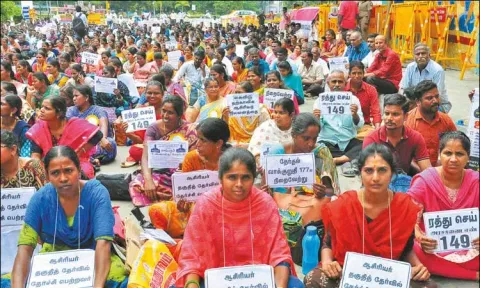 பணி நியமனம் செய்யக்கோரி ஆசிரியர் தகுதித்தேர்வில் தேர்ச்சி பெற்றவர்கள் உண்ணாவிரதம்