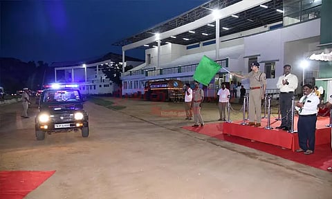 வண்ண விளக்குகளுடன் 100 ரோந்து வாகனங்கள்; போலீஸ் கமிஷனர் சங்கர் ஜிவால் தொடங்கி வைத்தார்