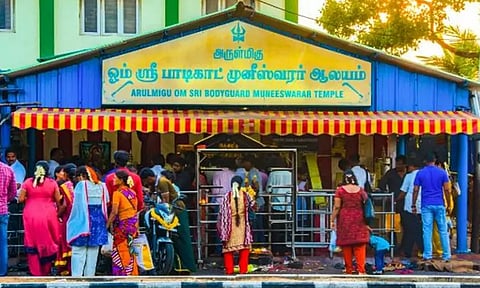 களைகட்டும் ஆயுத பூஜை.. பாடிகாட் முனீஸ்வரர் கோயிலில் வாகனங்களுக்கு பூஜை செய்து வழிபாடு!