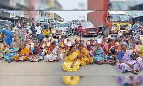தீபாவளி சீட்டு மோசடியில் ஈடுபட்டவரை கைது செய்யக்கோரி சாலை மறியல்