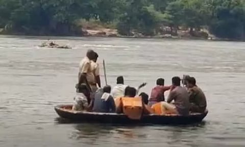 கர்நாடக வனப்பகுதியில் துப்பாக்கியுடன் சுற்றித்திரிந்த மூவர் கைது