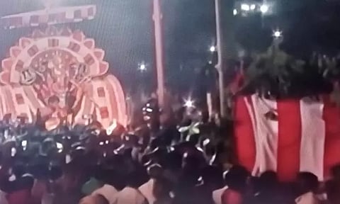 குலசேகரன்பட்டினம் முத்தாரம்மன் கோவிலில் மகிஷா சூரசம்ஹாரம் விமர்சையாக நடைபெற்றது