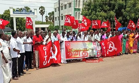 கட்டுமான தொழிலாளர்கள் ஆர்ப்பாட்டம்