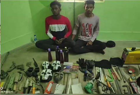 யூடியூப்பை பார்த்து துப்பாக்கி தயாரித்த வாலிபர்கள்; வீட்டில் என்ஐஏ அதிகாரிகள் சோதனை