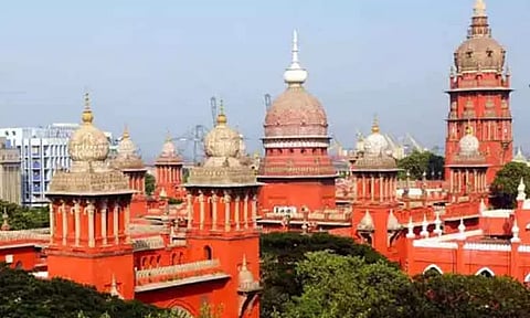 போலீஸ் அதிகாரிகளுக்கு எதிராக வன்கொடுமை வழக்கு: செசன்சு கோர்ட்டு உத்தரவை ரத்து செய்தது ஐகோர்ட்டு