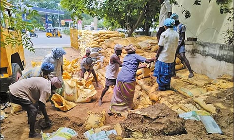 திருவள்ளூர் மாவட்டத்தில் வடகிழக்கு பருவமழையை எதிர்கொள்ள முன்னேற்பாடு பணிகள்