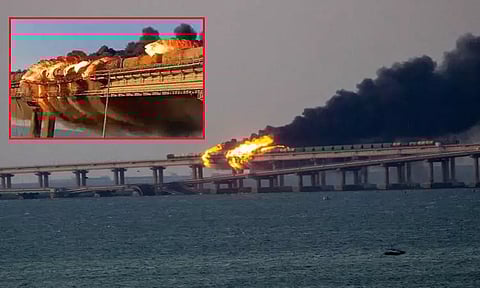 ரஷியாவுடன் கிரீமியாவை இணைக்கும் முக்கிய பாலம் குண்டுவெடிப்பில் பலத்த சேதம்