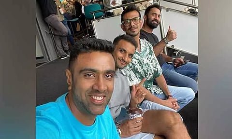 ஆஸ்திரேலியா-இங்கிலாந்து அணிகள் மோதும் டி20 போட்டியை கண்டு ரசித்த இந்திய அணி வீரர்கள்