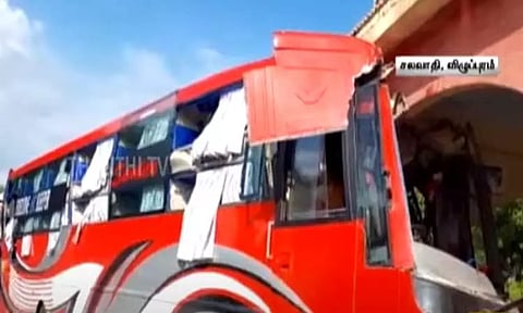 அசுரவேகத்தில் வந்த சொகுசு பேருந்து நிழற்குடைக்குள் புகுந்து பயங்கர விபத்து - பரபரப்பு சம்பவம்