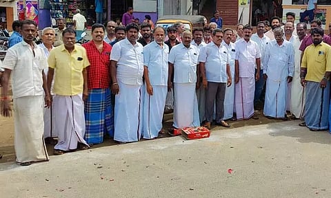 பட்டாசு வெடித்து கட்சியினர் கொண்டாட்டம்