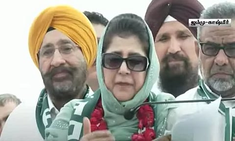 "காஷ்மீரைச் சேர்ந்த ஒருவருக்குக் கூட துணை நிலை கவர்னர் ஆக தகுதி இல்லையா?" - பா.ஜ.க.விற்கு மெகபூபா முப்தி கேள்வி