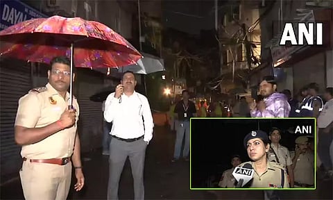 டெல்லியில் கட்டிடம் இடிந்து விழுந்து விபத்து - ஒரு குழந்தை பலி- 10 பேர் படுகாயம்