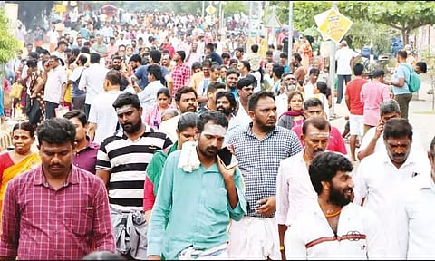 திருவண்ணாமலையில் பவுர்ணமியையொட்டி லட்சக்கணக்கான பக்தர்கள் கிரிவலம்