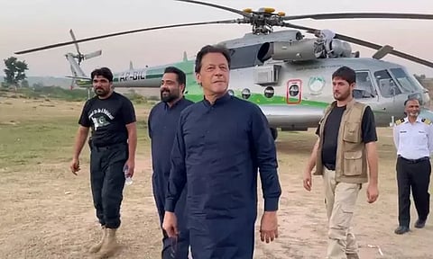 பாகிஸ்தானில் இம்ரான்கான் சென்ற ஹெலிகாப்டர் அவசரமாக தரையிறக்கம்