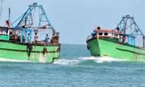 தனுஷ்கோடிக்கு அகதியாக வர முயன்ற 7 பேர் பிடிபட்டனர்.