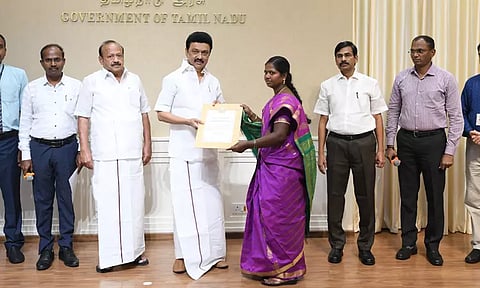 வேளாண்துறை சார்பில் 4.42 லட்சம் விவசாயிகளுக்கு ரூ.481 கோடி இழப்பீட்டுத் தொகை வழங்கினார் முதல்-அமைச்சர்