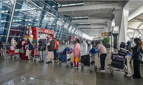 இந்தியாவில் தினசரி விமான சேவையை பயன்படுத்தும் பயணிகள் எண்ணிக்கை 4 லட்சமாக அதிகரிப்பு - பிரதமர் மோடி பாராட்டு