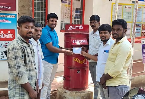 இந்திய ஜனநாயக வாலிபர் சங்கம் சார்பில் கவர்னருக்கு திருக்குறள் புத்தகம் அனுப்பும் போராட்டம்