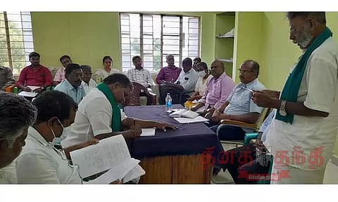 அகரம் ஆற்றில் ஆக்கிரமிப்புகளை அகற்றி தடுப்பணை கட்ட வேண்டும்