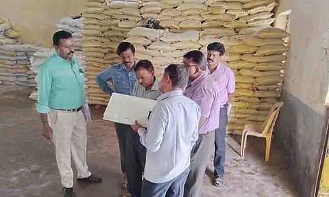 2 உர விற்பனை நிலையங்களுக்கு தடை