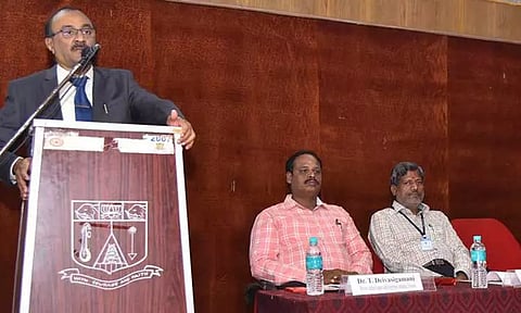 சிதம்பரம் அண்ணாமலை பல்கலைக்கழக மாணவர்களுக்கு வங்கி கணக்கு தொடங்கும் சிறப்பு முகாம்