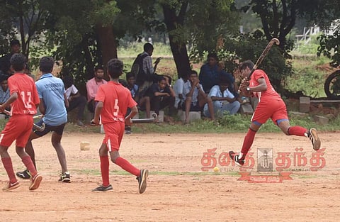 மாவட்ட அளவிலான ஆக்கி போட்டி