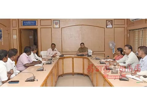 வட்டக்கோட்டை முதல் சன்செட் பாயிண்ட் வரை கடலில் சொகுசு படகுகள் இயக்குவது குறித்து ஆலோசனை; கலெக்டர் தலைமையில் நடந்தது