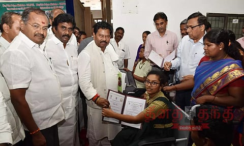 சேலத்தில் அதிகாரிகளுடன் ஆய்வு கூட்டம்: மத்திய அரசின் திட்டங்கள் மக்களை சென்றடைய அதிகாரிகள் உழைக்க வேண்டும் மத்திய மந்திரி பேச்சு