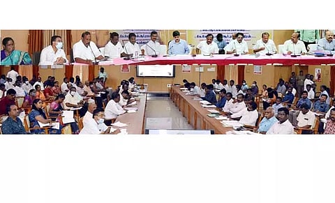 வடகிழக்கு பருவமழை முன்னெச்சரிக்கை நடவடிக்கை குறித்து அனைத்து துறை அலுவலர்களுக்கான ஆய்வுக்கூட்டம் 3 அமைச்சர்கள் பங்கேற்பு