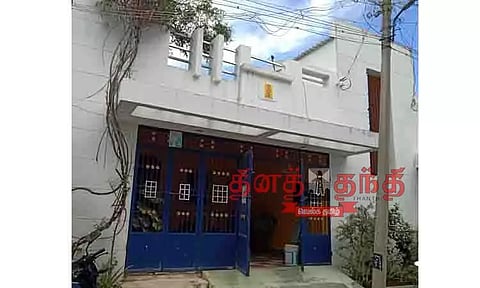 வீட்டின் பூட்டை உடைத்து 9 பவுன் நகை-ரூ.10 ஆயிரம் திருட்டு