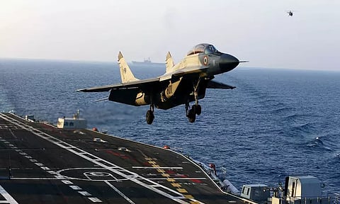 'மிக் 29-கே' போர் விமானம் கடலில் விழுந்தது; விசாரணைக்கு உத்தரவு
