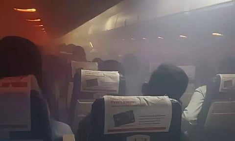 ஸ்பைஸ்ஜெட் விமானத்தில் புகை மூண்டதால் அவசரமாக தரையிறக்கம்! அவசரகால வழி மூலம் வெளியேறிய பயணிகள்