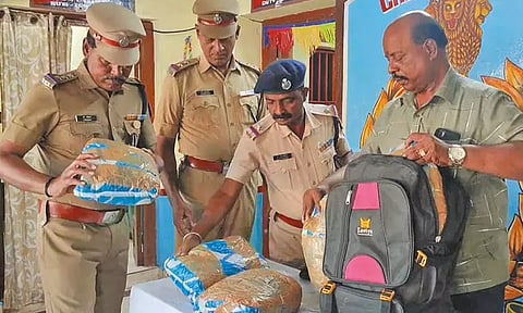 செங்கல்பட்டு ரெயில் நிலையத்தில் எக்ஸ்பிரஸ் ரெயிலில் 12 கிலோ கஞ்சா சிக்கியது