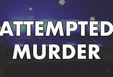 தியேட்டரில் ஏற்பட்ட தகராறில் பயங்கரம்; 2 தொழிலாளிகளை தாக்கி கொல்ல முயற்சி