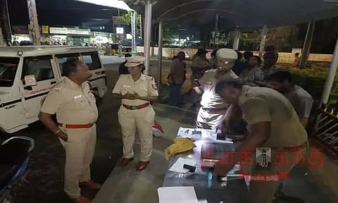 குற்ற சம்பவங்களை தடுக்கும் வகையில் ஈரோடு ரெயில் நிலையத்தில் படுத்து தூங்குபவர்களின் கைரேகை பதிவு