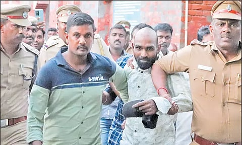 'காதலை ஏற்க மறுத்ததால் ரெயில் முன்பு தள்ளி கொலை செய்தேன்' கைதான சதீஷ் வாக்குமூலம்