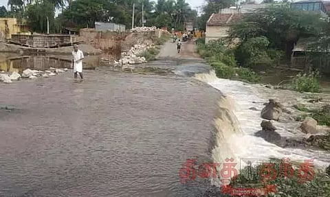 சேலம் மாவட்டத்தில் பரவலாக மழை: வசிஷ்ட நதியில் வெள்ளப்பெருக்கு; தரைப்பாலம் உடைந்தது 10 கிராமங்களுக்கு போக்குவரத்து துண்டிப்பு