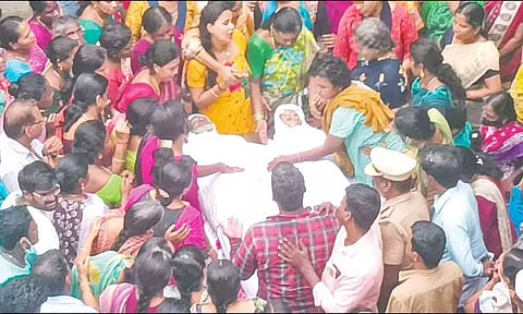 சோகத்திலும் பெரும் சோகம்: மகள் கொல்லப்பட்ட துக்கம் தாங்காமல் தந்தை தற்கொலை