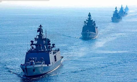 எல்லை தாண்டி மீன் பிடித்ததாக இலங்கை மீனவர்கள் 5 பேர் கைது - இந்திய கடற்படை நடவடிக்கை