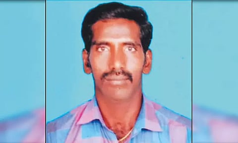 மகனுக்கு ஜாதி சான்றிதழ் கேட்டு சென்னை ஐகோர்ட்டு வளாகத்தில் தீக்குளித்து தற்கொலை செய்தவரின் உடல் தகனம் - பலத்த போலீஸ் பாதுகாப்புடன் நடந்தது