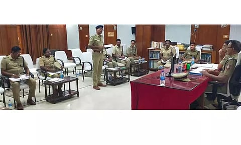 விழுப்புரம்- கள்ளக்குறிச்சி மாவட்டங்களில் போதைப்பொருட்கள் விற்பனையை முற்றிலும் தடுக்க தீவிர சோதனை மேற்கொள்ள வேண்டும் போலீசாருக்கு டி.ஐ.ஜி. பாண்டியன் அறிவுரை