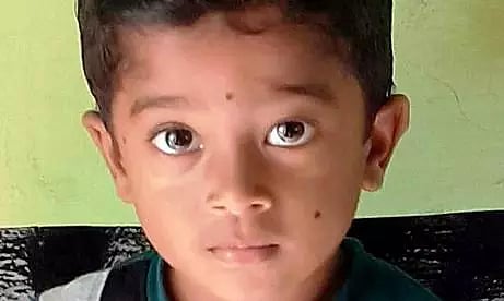 முத்தூர் அருக பாம்பு கடித்ததில் 4 வயது சிறுவன் பரிதாபமாக இறந்தான்,