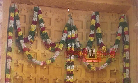 புரட்டாசி கடைசி சனிக்கிழமையையொட்டி அழகர் கோவிலில் பக்தர்கள் விளக்கு ஏற்றி தரிசனம்