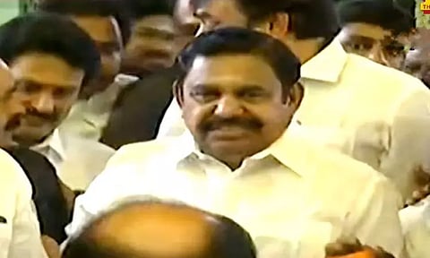 அதிமுக தலைமை அலுவலகத்தில் எடப்பாடி பழனிசாமி தலைமையில் ஆலோசனை கூட்டம் தொடங்கியது