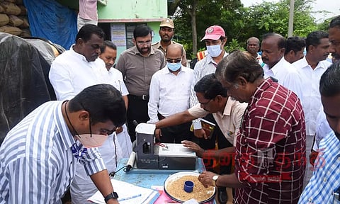 நேரடி நெல் கொள்முதல் நிலையத்தில் மத்திய குழுவினர் ஆய்வு